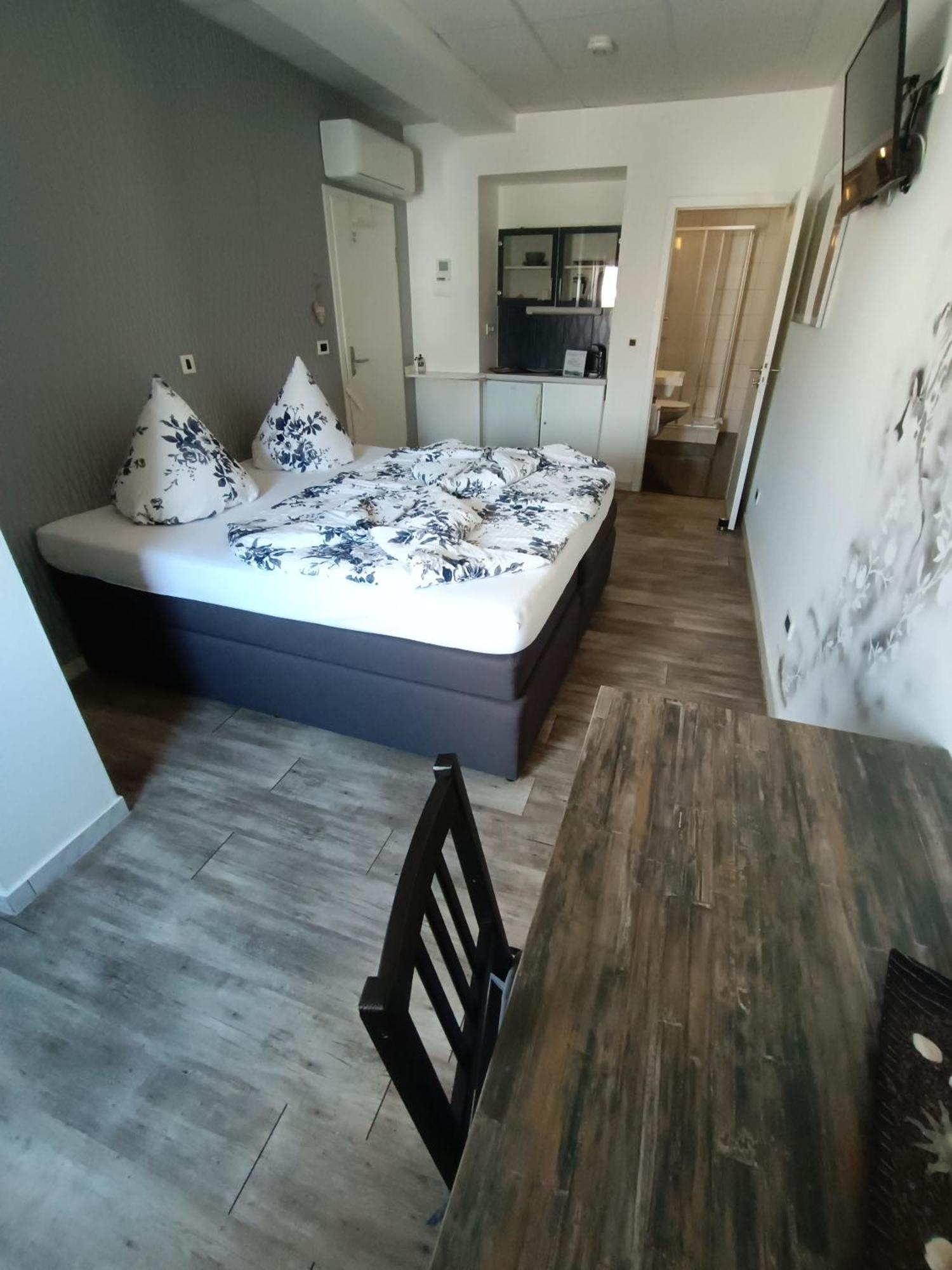Boardinghouse Sinsheim Zentral Am Burgplatz Hostel Εξωτερικό φωτογραφία