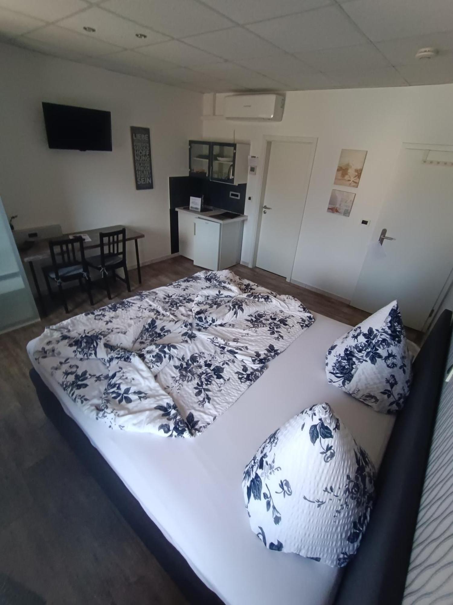 Boardinghouse Sinsheim Zentral Am Burgplatz Hostel Εξωτερικό φωτογραφία