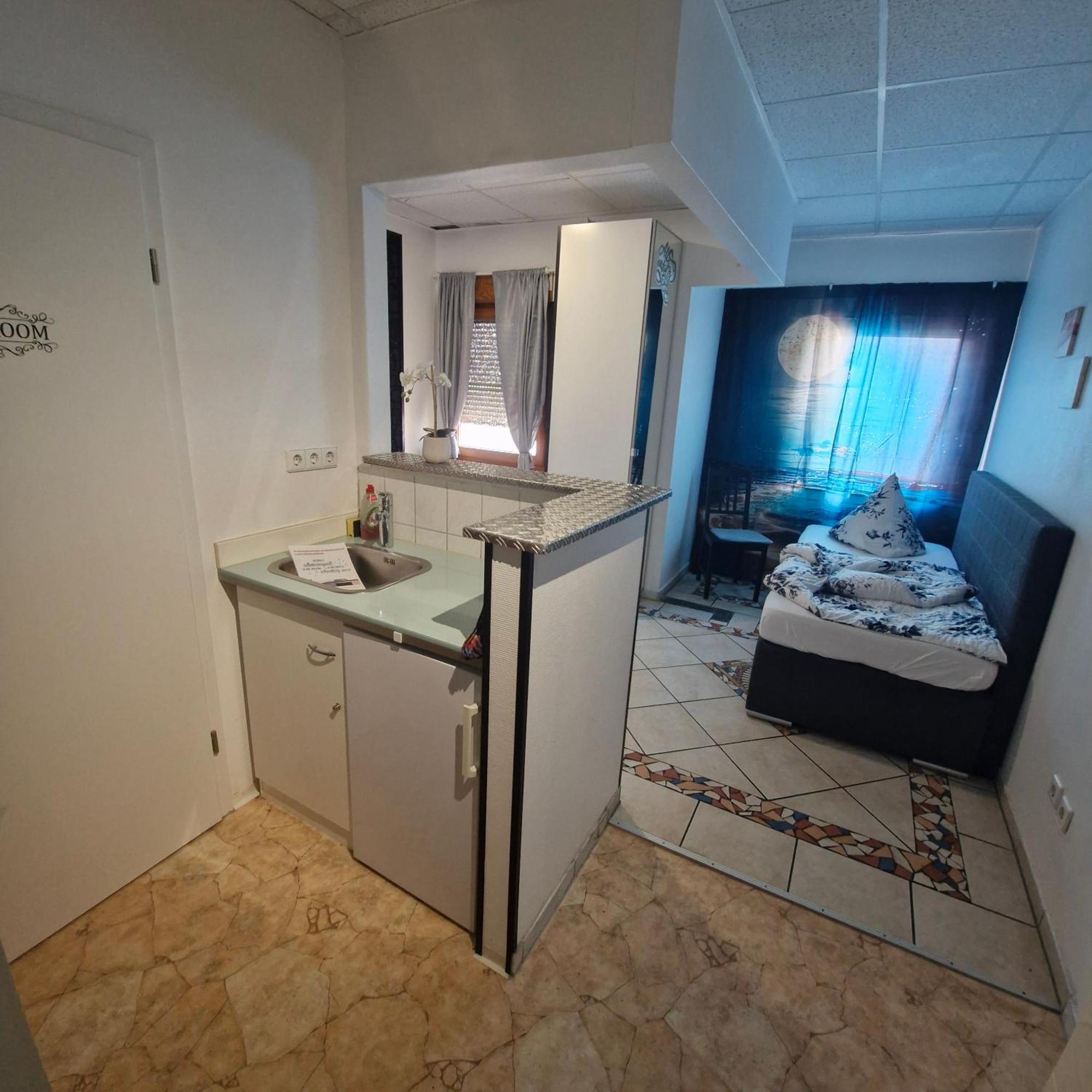Boardinghouse Sinsheim Zentral Am Burgplatz Hostel Εξωτερικό φωτογραφία
