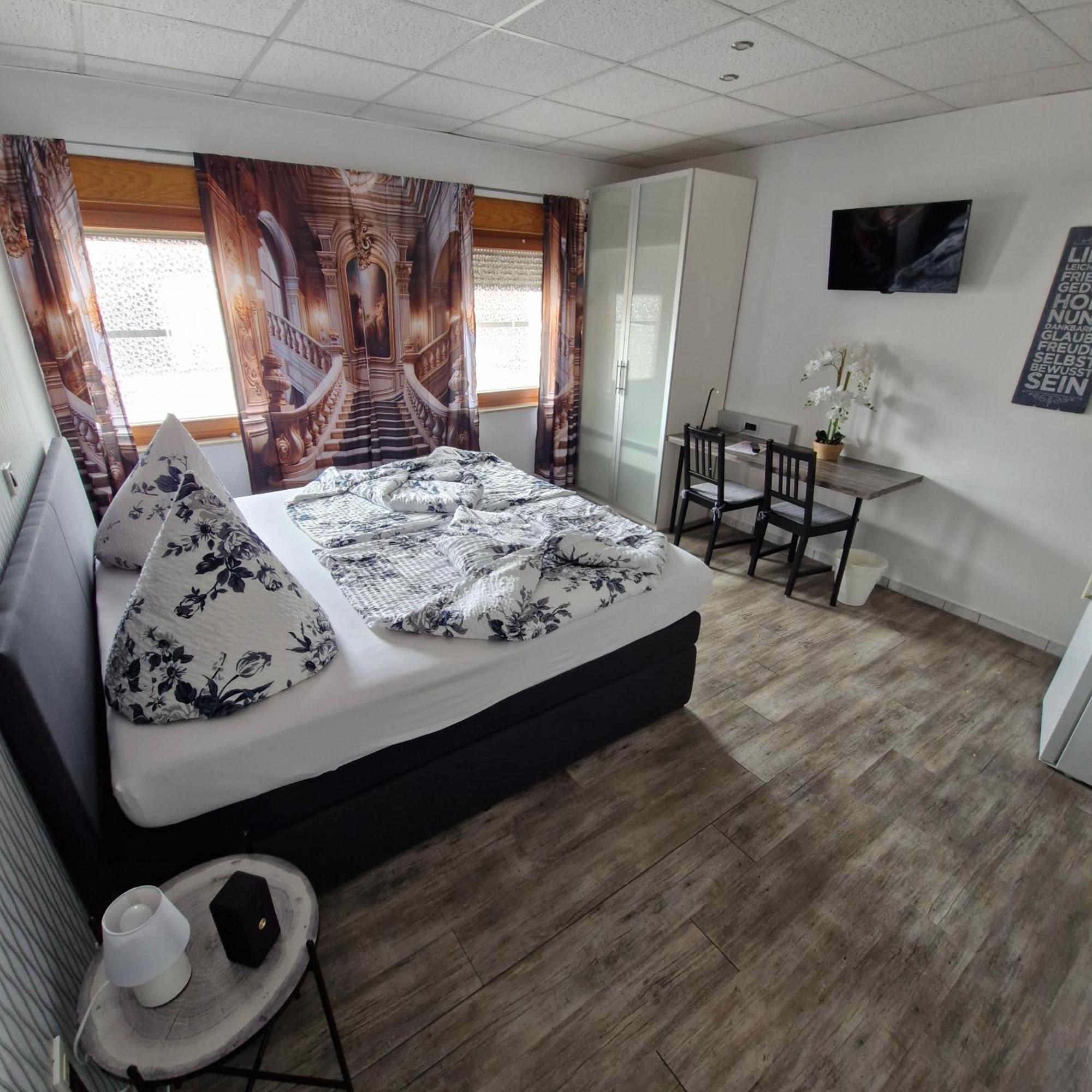 Boardinghouse Sinsheim Zentral Am Burgplatz Hostel Εξωτερικό φωτογραφία