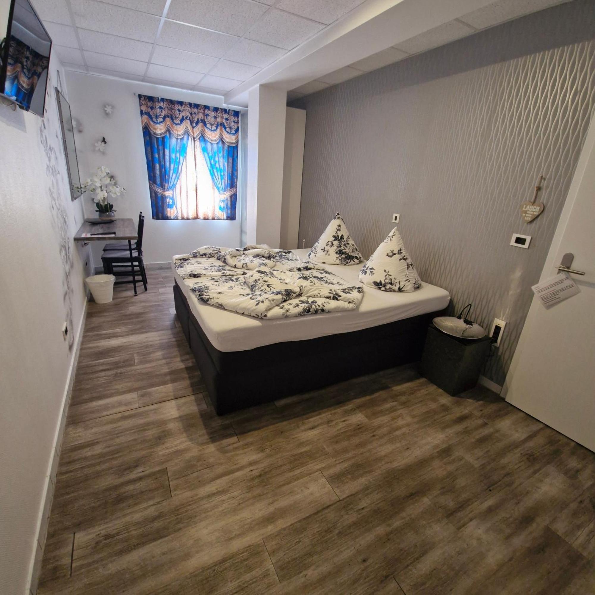 Boardinghouse Sinsheim Zentral Am Burgplatz Hostel Εξωτερικό φωτογραφία